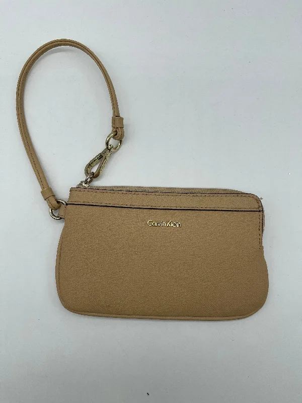 Wristlet By Calvin Klein, Size: Medium